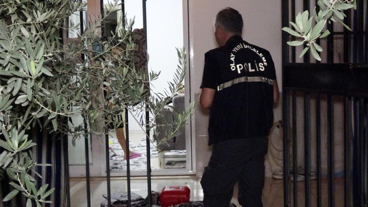 Evini yakmaya çalıştı; eşi ve çocukları da içerideydi