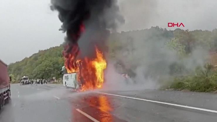 Bursada yolcu otobüsü seyir halinde alev aldı | Video Haber