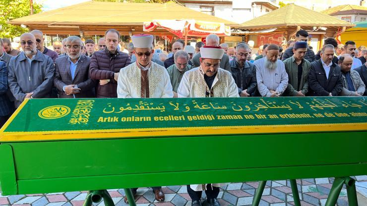 Kazada ölen 14 yaşındaki oğlunun cenaze namazını kıldırdı Kazada ölen 14 yaşındaki oğlunun cenaze namazını kıldırdı