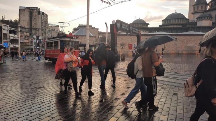 Meteoroloji uyarmıştı Aniden bastıran yağmur vatandaşlara zor anlar yaşattı