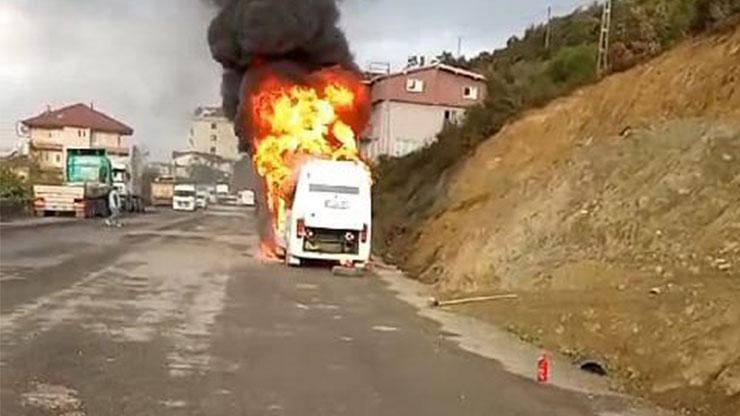 Servis aracı alev aldı Canını zor kurtardı