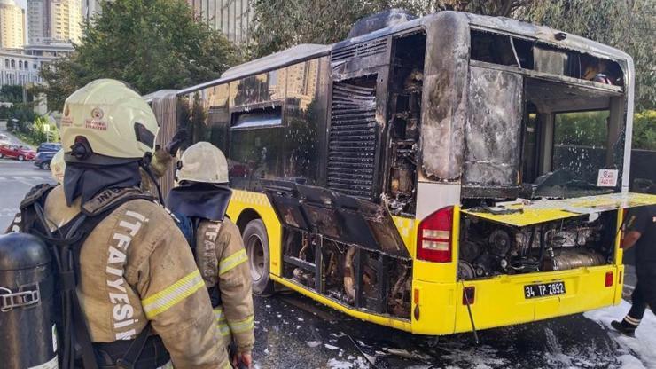 Vatandaşlar yanmaktan son anda kurtuldu İETT otobüsü alev aldı