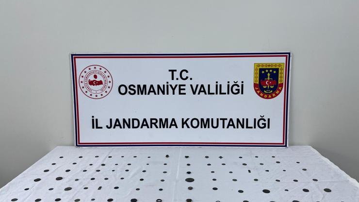Osmaniye’de jandarmadan tarihi eser operasyonu, 89 sikke ele geçirildi Osmaniye’de jandarmadan tarihi eser operasyonu, 89 sikke ele geçirildi