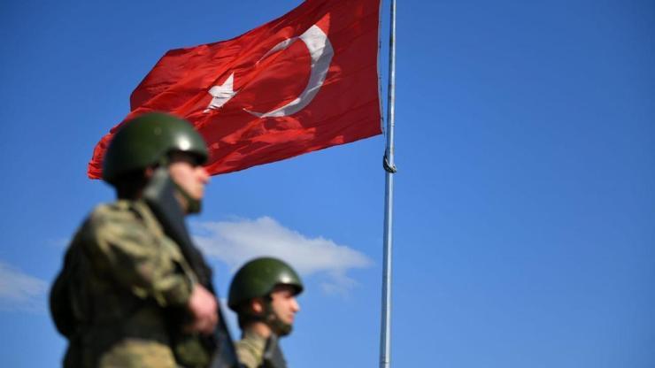 Yasa dışı yollarla sınırlardan geçmeye çalışan 3'ü terörist 5 kişi yakalandı Yasa dışı yollarla sınırlardan geçmeye çalışan 3'ü terörist 5 kişi yakalandı