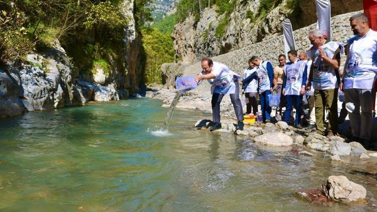 Çamlıyayla’da Kırmızı Benekli Alabalık doğa salındı Çamlıyayla’da Kırmızı Benekli Alabalık doğa salındı