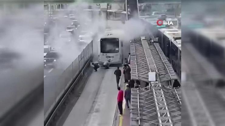 Sefaköyde metrobüs yangını