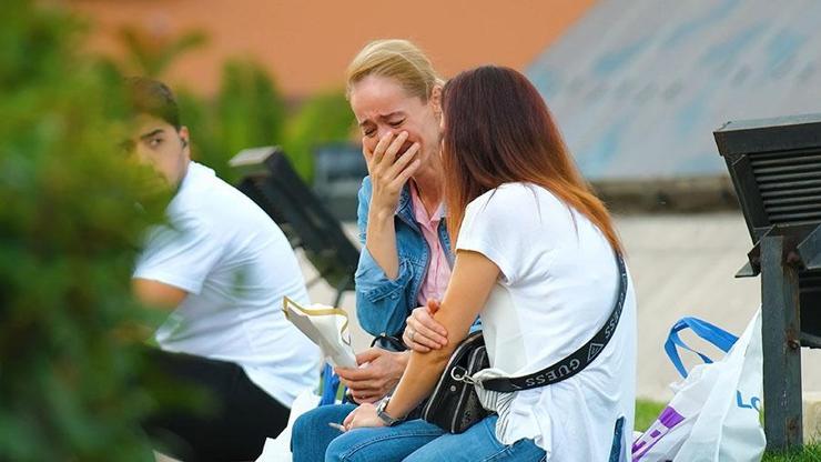 Dağıttığı not, kadınları ağlattı Öyle bir şey yazdı ki... | Video Haber