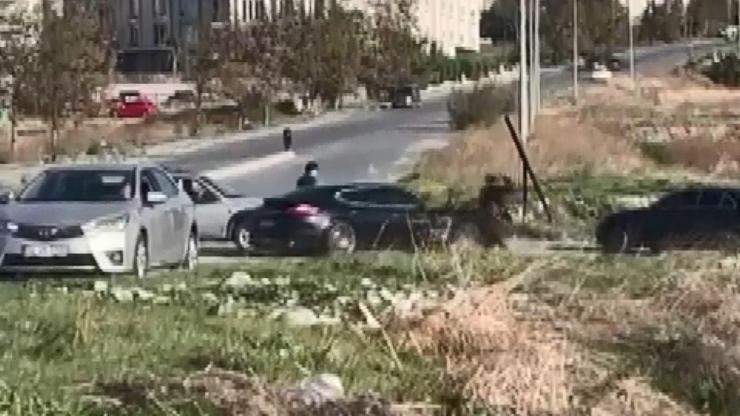 Otomobiliyle husumetlisinin aracına defalarca çarptı | Video Haber