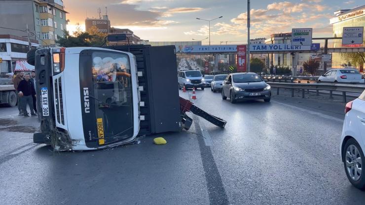 Pendik D-100de trafiği kilitleyen kaza