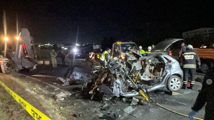 Tekirdağ’da feci kaza... Otomobil iş makinesine arkadan çarptı: 5 ölü