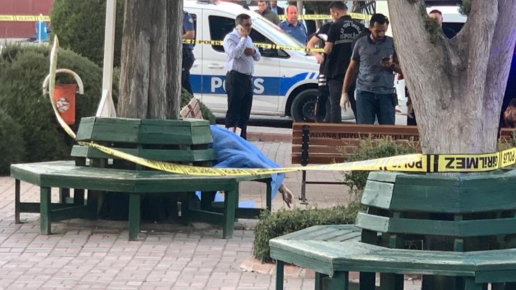 Anne ile 2 kızı mezarlıkta öldürüldü Anne ile 2 kızı mezarlıkta öldürüldü