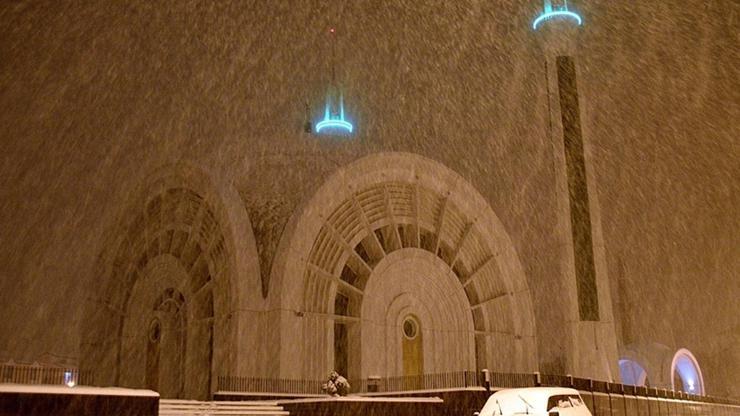 Kış erken geldi O ilimize lapa lapa kar yağdı