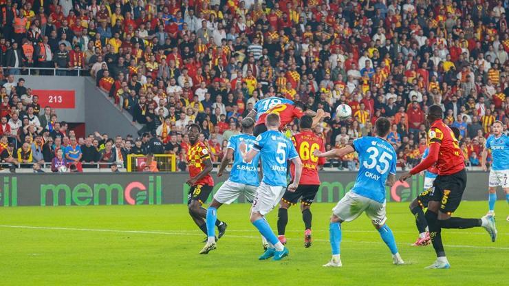 Göztepe, 10 kişiyle Trabzonsporu mağlup etti