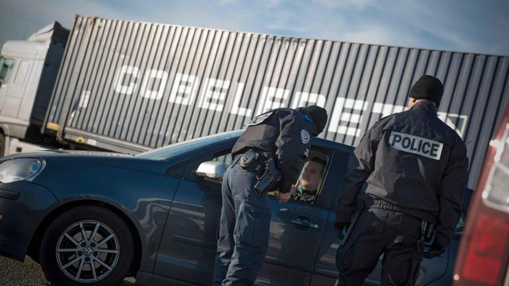 SCHENGEN ÇATIRDIYOR Almanyadan sonra bir ülke daha sınırda kimlik kontrolüne başlıyor