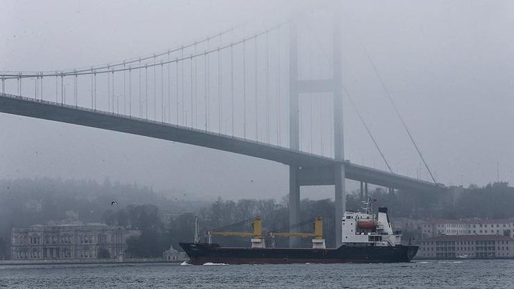 İstanbulu sis perdelemişti Boğaz trafiği iki yönlü olarak açıldı