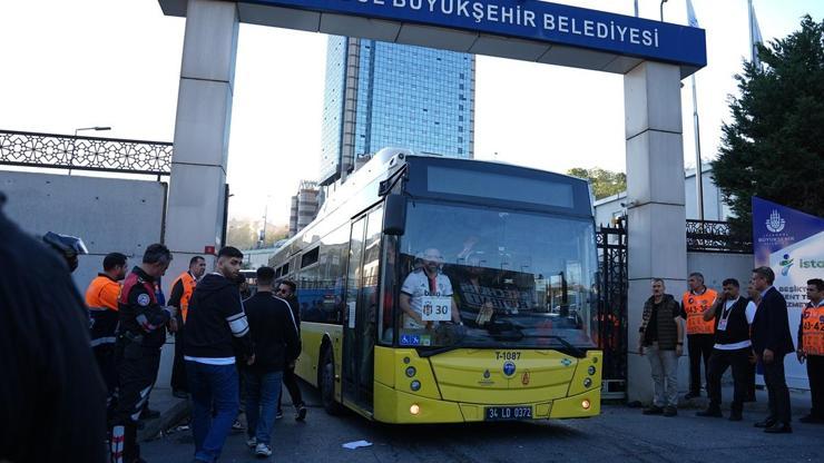 Tüpraş Stadyumunda toplanan 2500 Beşiktaş taraftarı, Galatasaray derbisi için yola çıktı