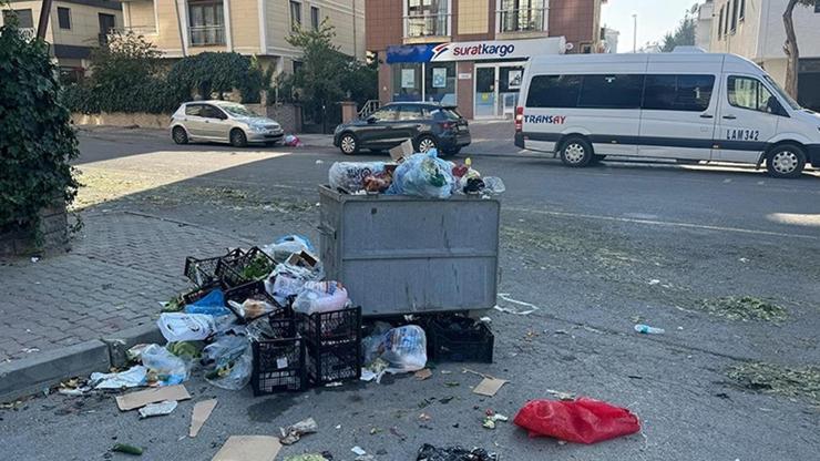 Kartalda işçiler greve girdi... Sokaklar, caddeler, kapı önleri çöp doldu | Video Haber