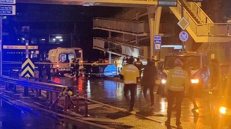 SON DAKİKA İstanbul Bakırköyde kazaya müdahale eden polis aracına İETT otobüsü çarptı: 1 polis şehit oldu | En Son Haberler...