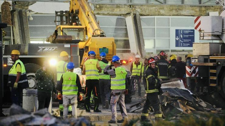 Sırbistanda tren istasyonunda 14 kişinin ölmesi nedeniyle protesto düzenlendi