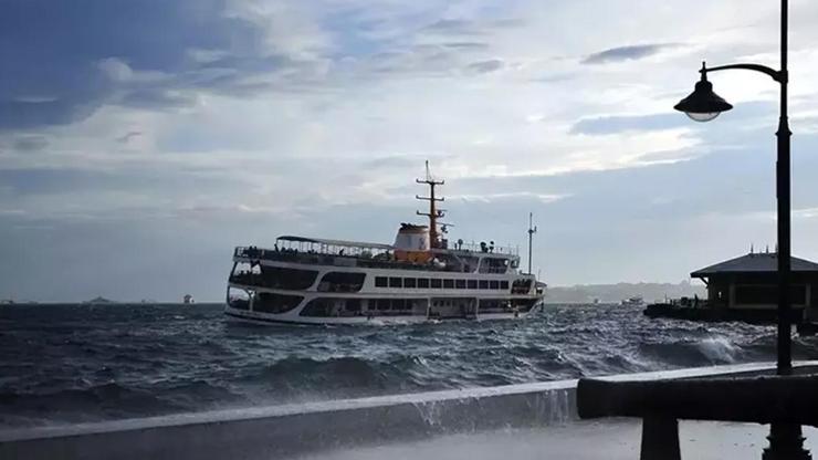 İstanbulda deniz ulaşımına fırtına engeli