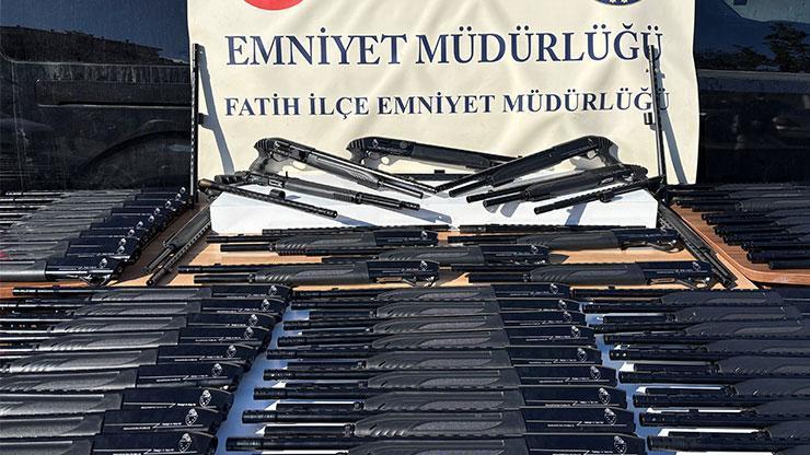 Fatihte yasa dışı silah ticareti operasyonu; 200 tüfek ele geçirildi