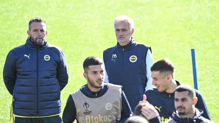 Fenerbahçede üç isim antrenmanda yer almadı İşte Hollanda deplasmanına gidecek kamp kadrosu...