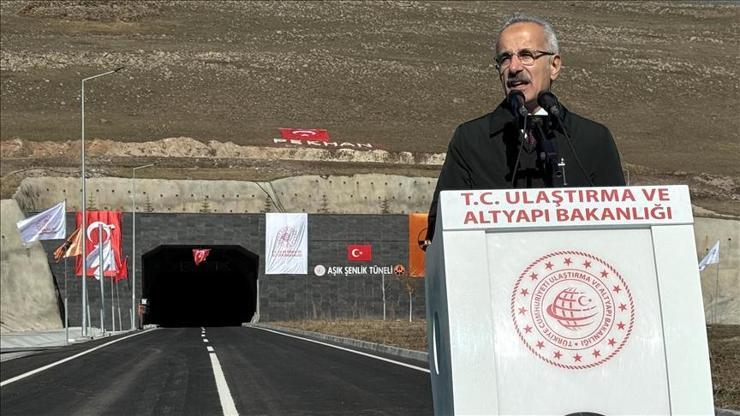 Bakan Uraloğlu, Aşık Şenlik Tüneli ve bağlantı yollarının açılışını gerçekleştirdi