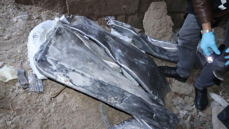 189 yıllık kilisenin çatısından 'kurşun levha' çalan hırsız yakalandı 189 yıllık kilisenin çatısından 'kurşun levha' çalan hırsız yakalandı
