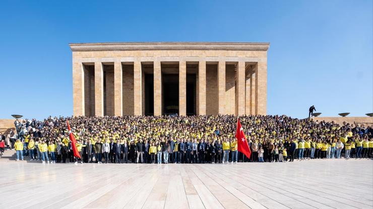 1907 Fenerbahçe Derneği ve 1907 ÜNİFEB Derneği, 4 bin 500 öğrenci ile Anıtkabiri ziyaret etti