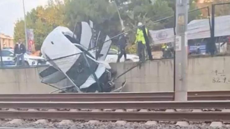 Marmaray hattına araç düştü Seferler aksadı...