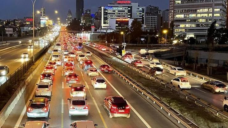 İstanbulda trafik yoğunluğu yüzde 90a ulaştı