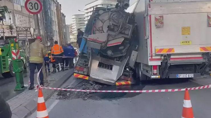 SON DAKİKA... İstanbulda 2 kamyon çukura düştü | Video Haber