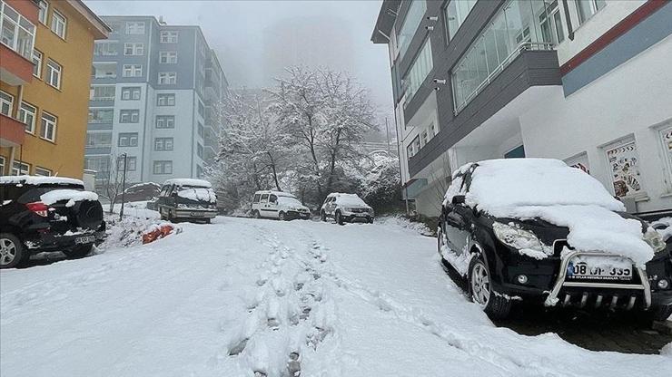 Yarın Artvinde okullar tatil mi 27 Kasım 2024 okul tatili için Artvin Valiliğinden açıklama geldi mi