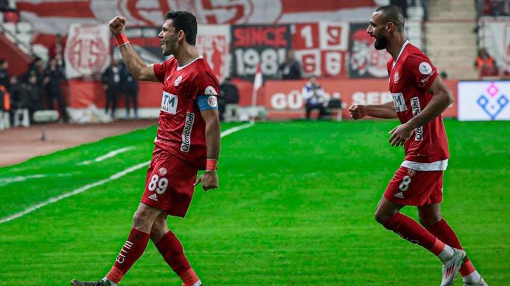 Antalyaspor, evinde Sivasspor’u geçti