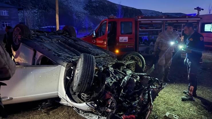Otomobilde sıkışan yaralı sürücüyü itfaiye ekipleri kurtardı Otomobilde sıkışan yaralı sürücüyü itfaiye ekipleri kurtardı