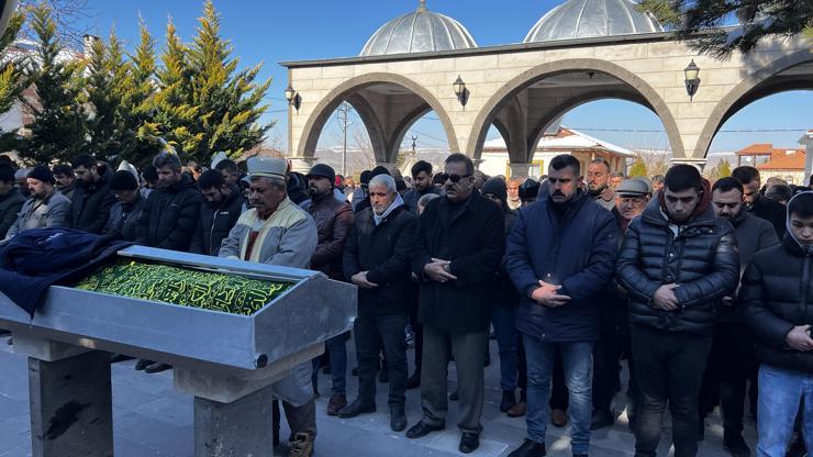 Kayseri'de fabrika yangınında ölen işçi, son yolculuğuna uğurlandı Kayseri'de fabrika yangınında ölen işçi, son yolculuğuna uğurlandı