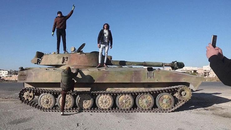 Rejim güçleri İdlib kırsalında tankları bırakıp kaçtı	| Video Haber