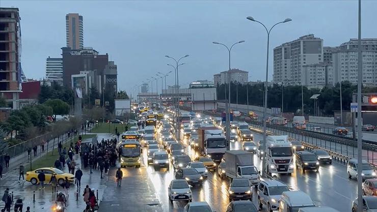 İstanbulda trafik yoğunluğu yüzde 78e ulaştı