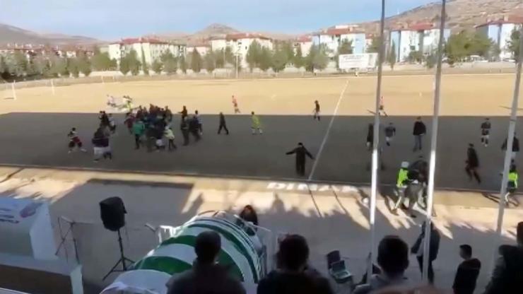 SON DAKİKA HABERİ | Amatör maçta futbol değil tekme ve yumruklar konuştu Tam 14 kırmızı kart çıktı...