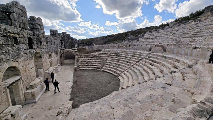 Kış geldi, Medusa mozaiğinin üzeri kapatıldı Kış geldi, Medusa mozaiğinin üzeri kapatıldı
