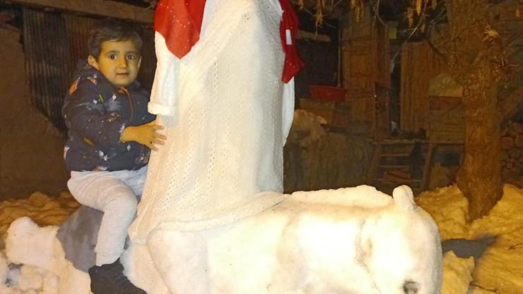 Kardan at sırtında gelin ve damat yaptı Kardan at sırtında gelin ve damat yaptı