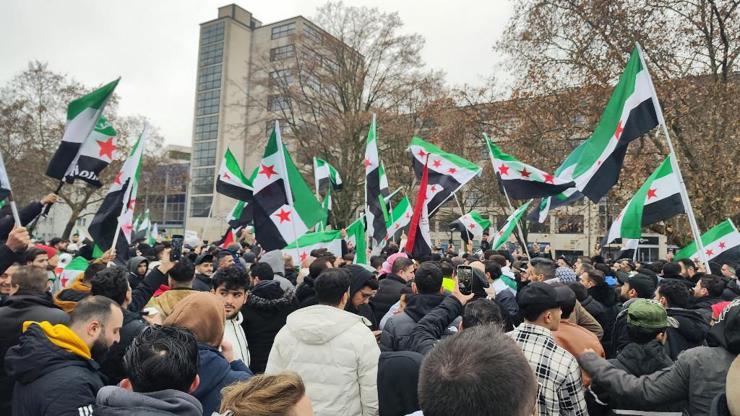 Almanya, Suriyelilerin iltica başvurularını dondurdu: Bir sonraki duyuruya kadar başvuru almayacak