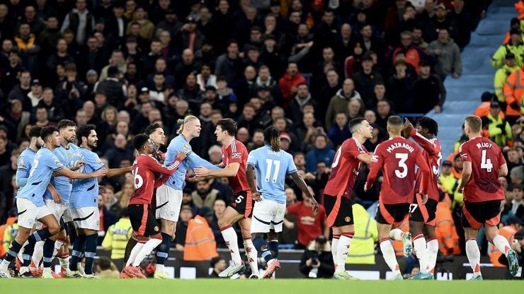 Manchester City’e derbide Manchester United şoku