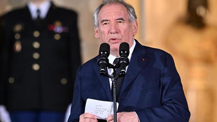 Fransada Başbakan Bayrou yeni hükümeti kurdu