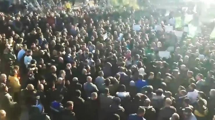 HUMUSTA SOKAĞA ÇIKMA YASAĞI Türbeye saldırı iddiaları protestolara yol açtı