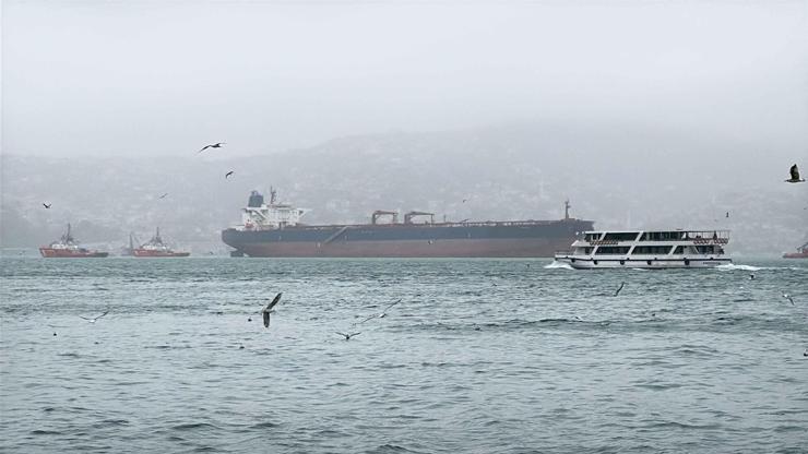 SON DAKİKA HABERİ... İstanbul Boğazında arıza yapan tanker nedeniyle gemi trafiği çift yönlü askıya alındı