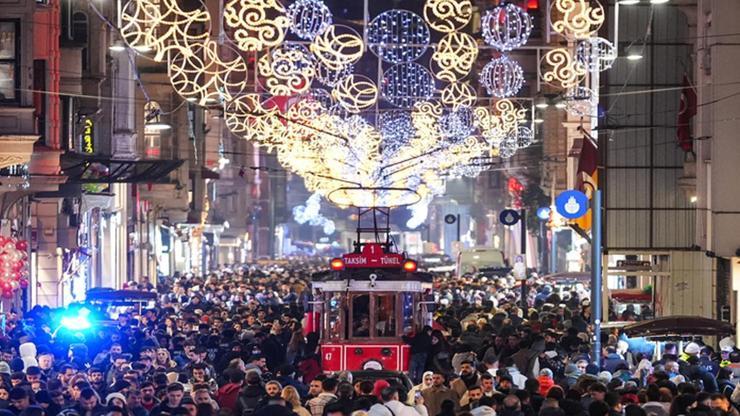 Geniş güvenlik önlemleri alındı Megakent İstanbulda yılbaşı yoğunluğu