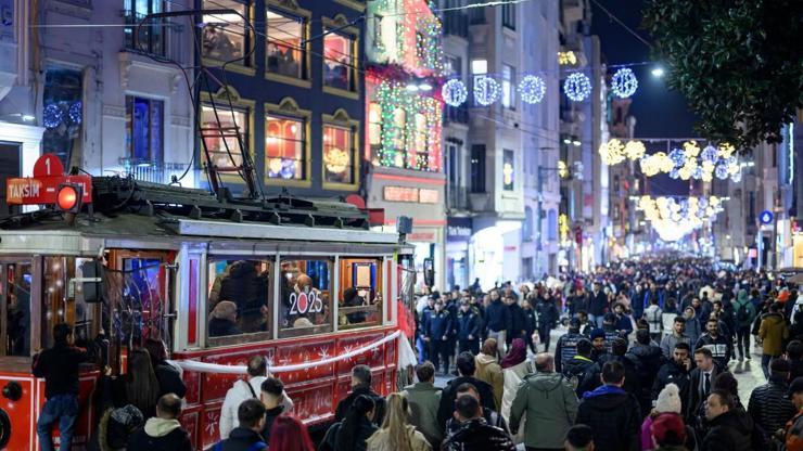 İstanbulda yeni yılın ilkleri... | Video Haber