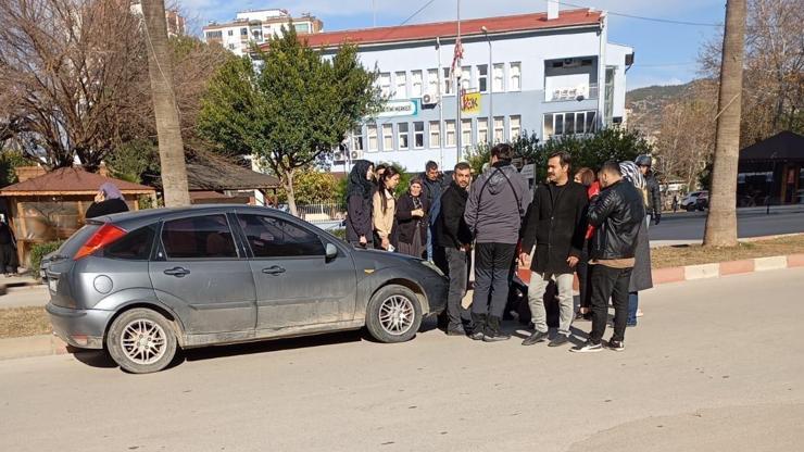 Yolun karşısına geçerken otomobilin çarptığı yaya yaralandı