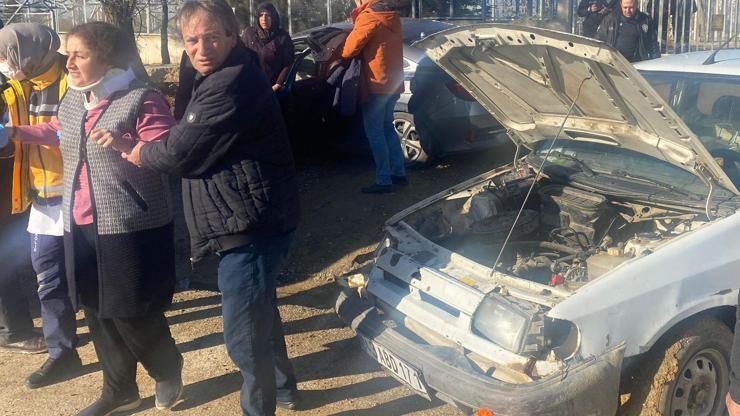 Otomobille kamyonet çarpıştı: 5 yaralı Otomobille kamyonet çarpıştı: 5 yaralı